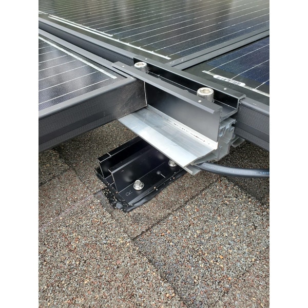 Roof Tech RT3-02-UMS-30 Middle Clamp Splice installed